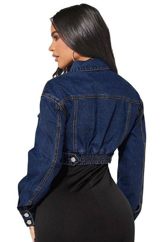 Woman wearing a blue denim jacke