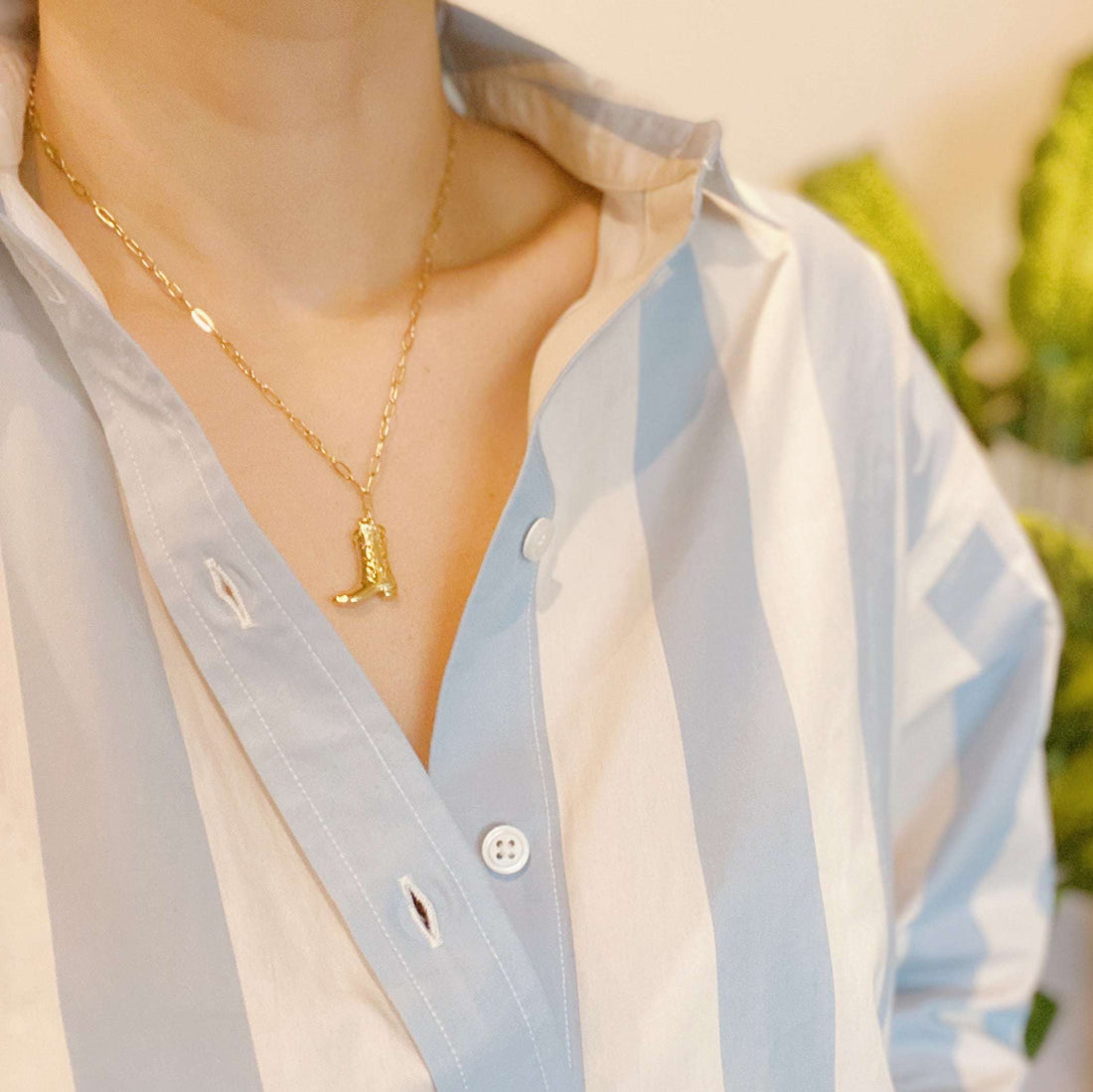 Golden Cowgirl Boot Necklace – Western Rodeo Charm Pendant Jewelry