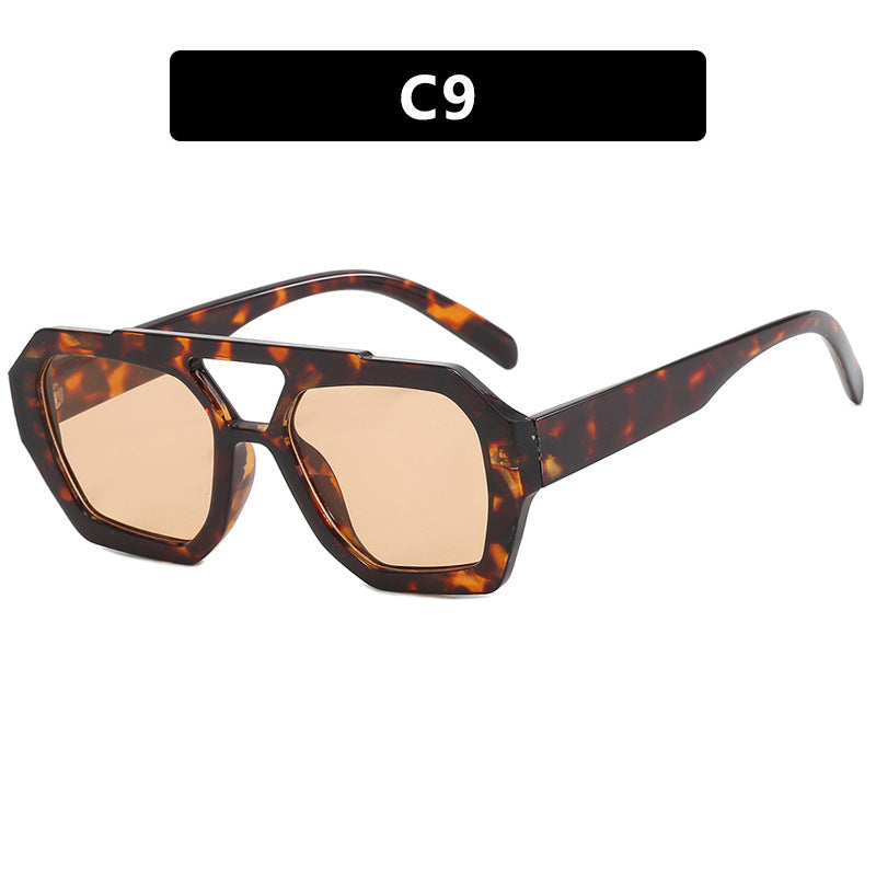 Sunglasses with tortoiseshell frame and beige lenses 