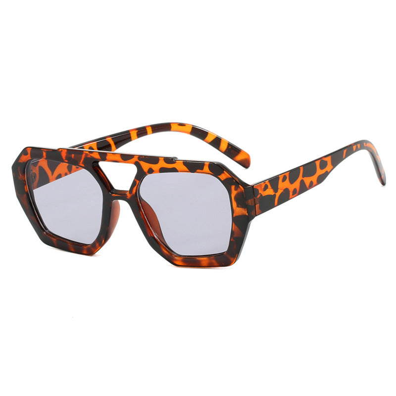 Sunglasses with tortoiseshell frame and clear lenses 